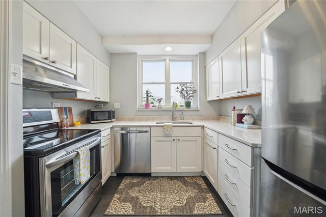 921 S Hanley Road F, Clayton, MO 63105