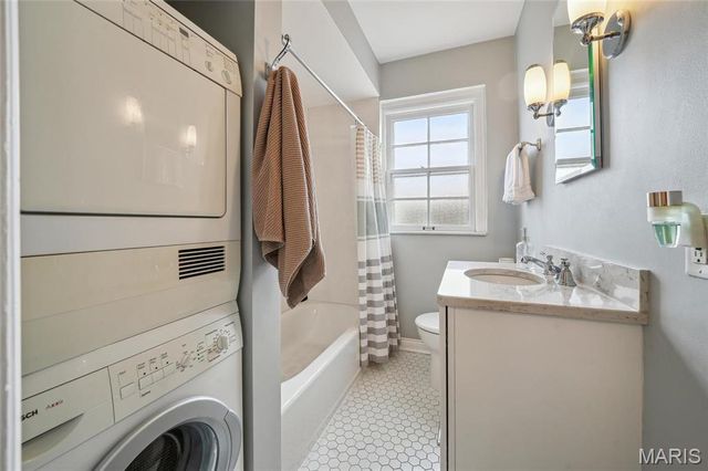 921 S Hanley Road F, Clayton, MO 63105