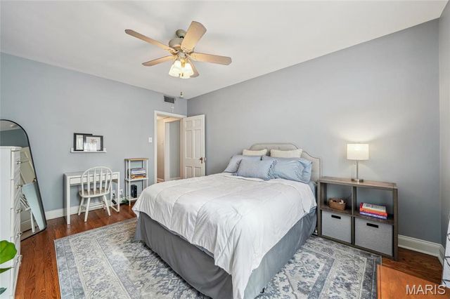 921 S Hanley Road F, Clayton, MO 63105