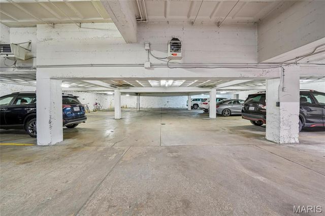 921 S Hanley Road F, Clayton, MO 63105