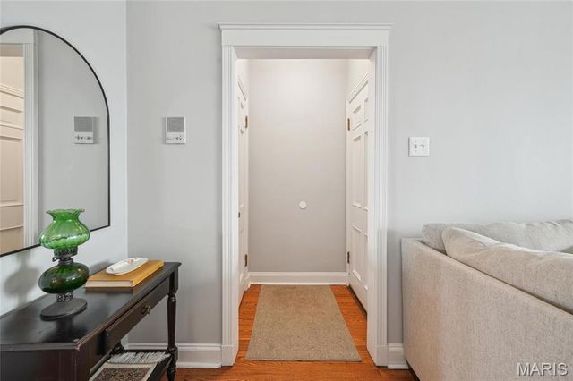 921 S Hanley Road F, Clayton, MO 63105