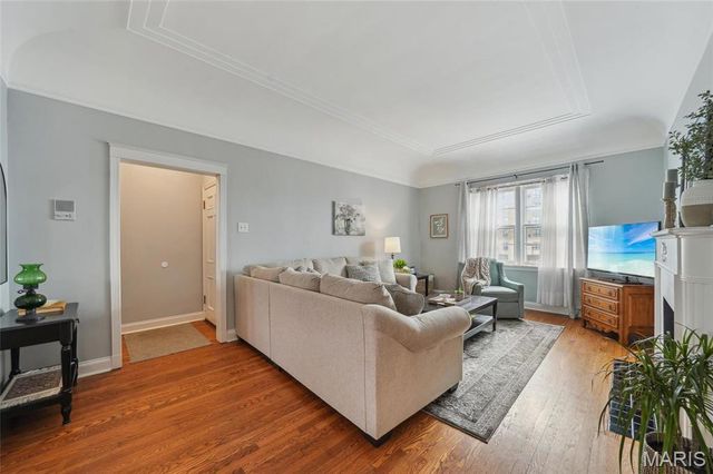 921 S Hanley Road F, Clayton, MO 63105