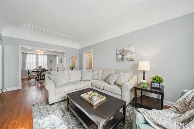 921 S Hanley Road F, Clayton, MO 63105