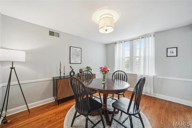 921 S Hanley Road F, Clayton, MO 63105