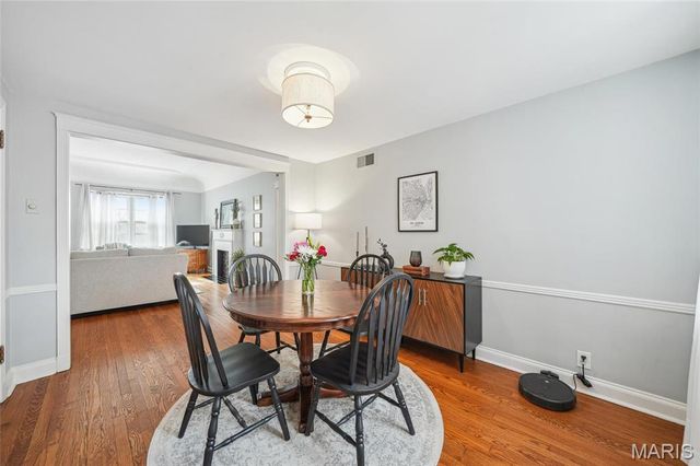 921 S Hanley Road F, Clayton, MO 63105