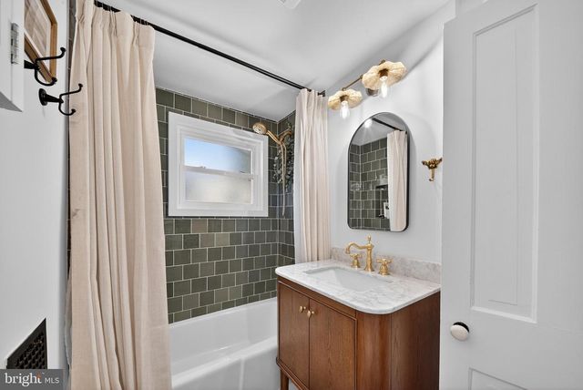 229 W UNION ST, West Chester, PA 19382