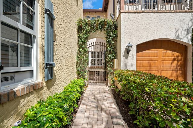 1027 Coralina Lane, Delray Beach, FL 33483