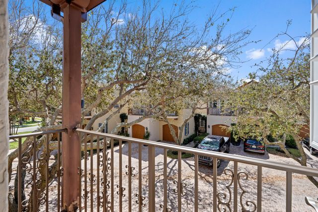 1027 Coralina Lane, Delray Beach, FL 33483