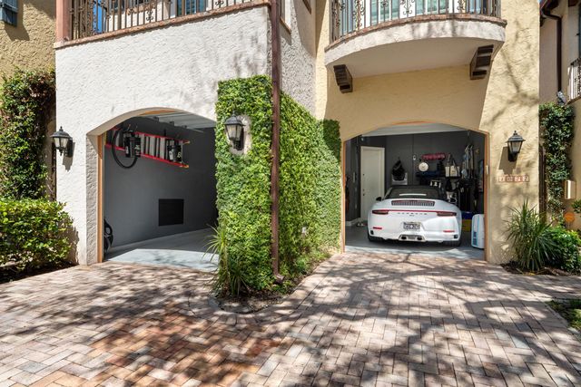 1027 Coralina Lane, Delray Beach, FL 33483