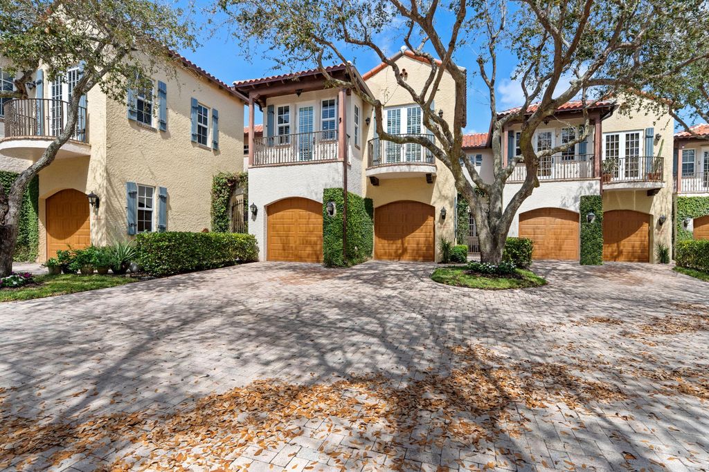 1027 Coralina Lane, Delray Beach, FL 33483