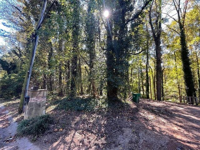 1060 De Leon Drive, Clarkston, GA 30021