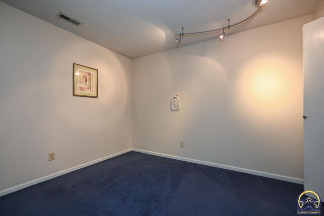 2236 SW Westport SQ, Topeka, KS 66614