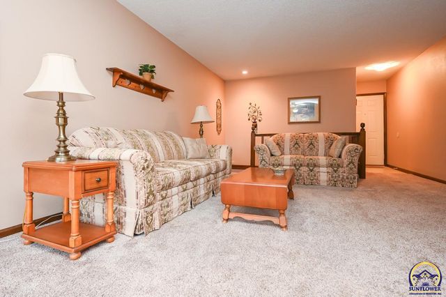 2236 SW Westport SQ, Topeka, KS 66614