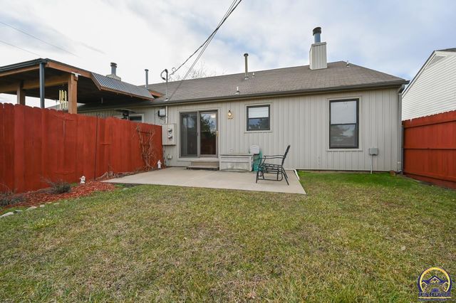 2236 SW Westport SQ, Topeka, KS 66614