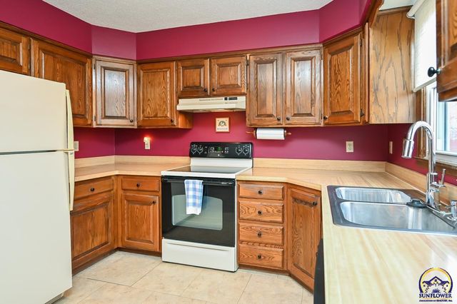 2236 SW Westport SQ, Topeka, KS 66614