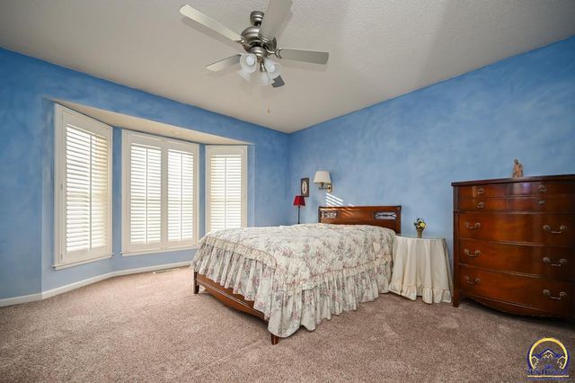 2236 SW Westport SQ, Topeka, KS 66614