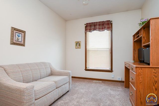 2236 SW Westport SQ, Topeka, KS 66614