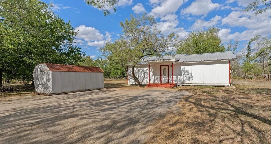 301 Tatum RD, Martindale, TX 78655