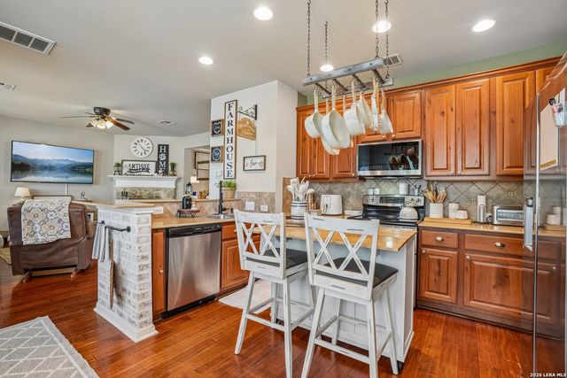 990 OAK PARK, Schertz, TX 78154