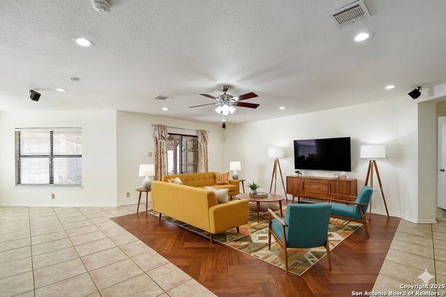 14307 Cougar, San Antonio, TX 78230