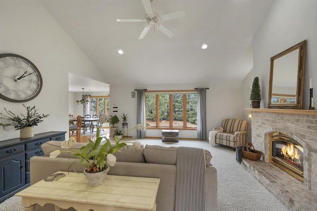 3670 COPPER OAK CIRCLE, Green Bay, WI 54313