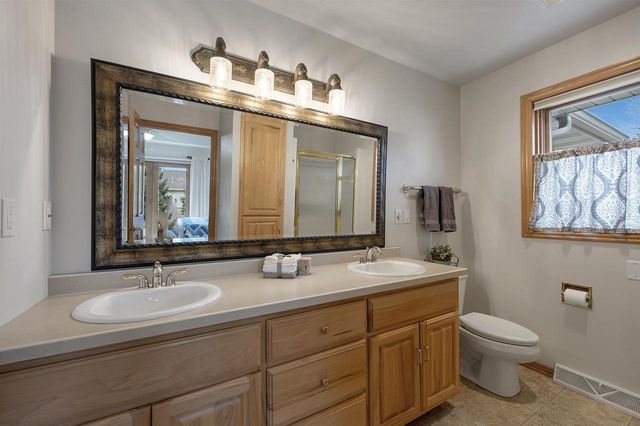 3670 COPPER OAK CIRCLE, Green Bay, WI 54313