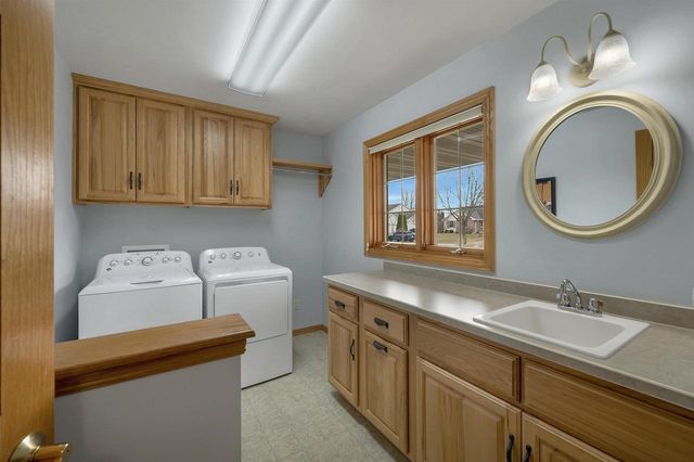 3670 COPPER OAK CIRCLE, Green Bay, WI 54313