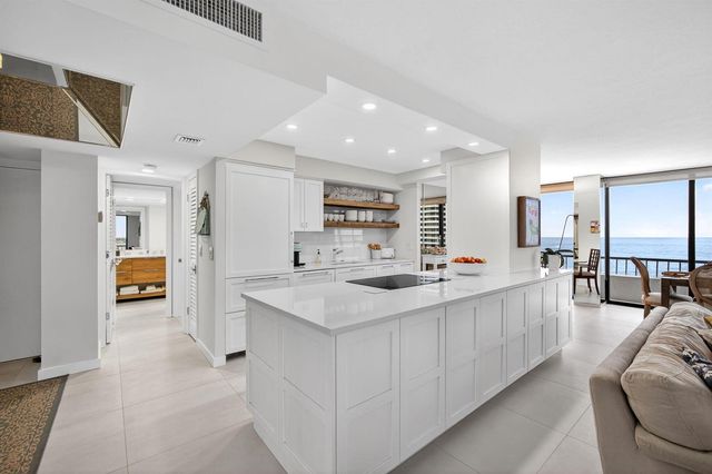 5540 N Ocean Drive 14b, Singer Island, FL 33404
