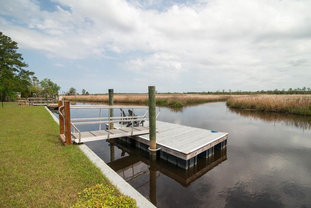 75 Pine Grove Ln., Georgetown, SC 29440