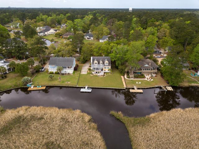 75 Pine Grove Ln., Georgetown, SC 29440