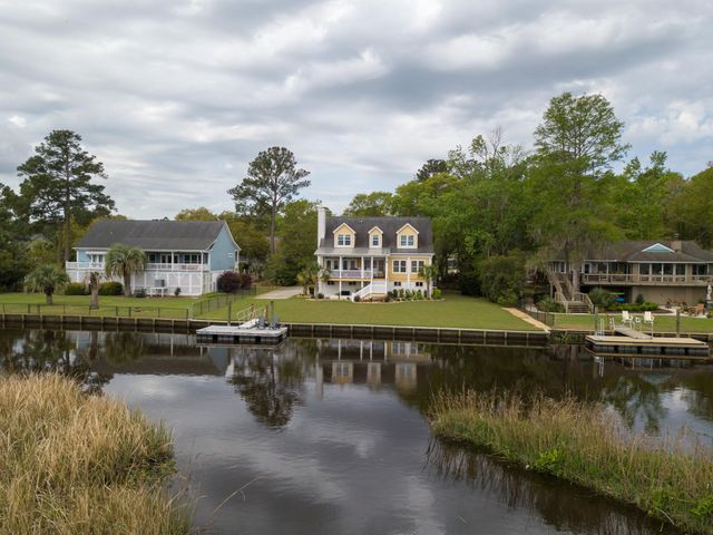 75 Pine Grove Ln., Georgetown, SC 29440