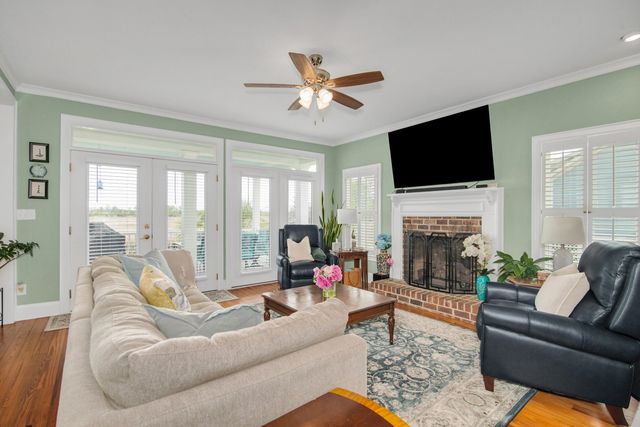 75 Pine Grove Ln., Georgetown, SC 29440