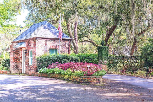 75 Pine Grove Ln., Georgetown, SC 29440