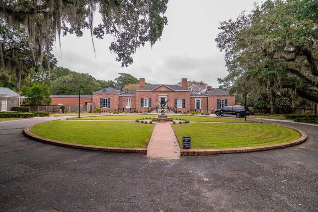 75 Pine Grove Ln., Georgetown, SC 29440