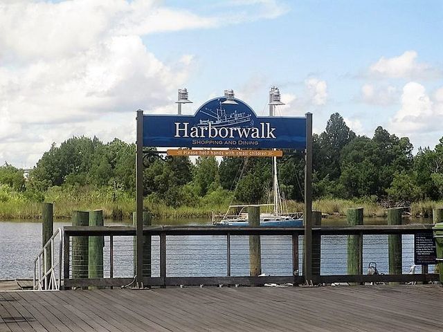 75 Pine Grove Ln., Georgetown, SC 29440