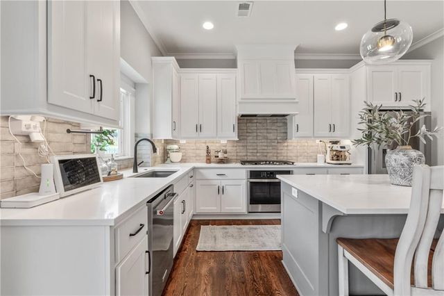 11563 S Montclaire Drive, Olathe, KS 66061
