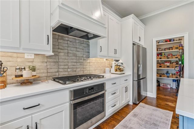 11563 S Montclaire Drive, Olathe, KS 66061