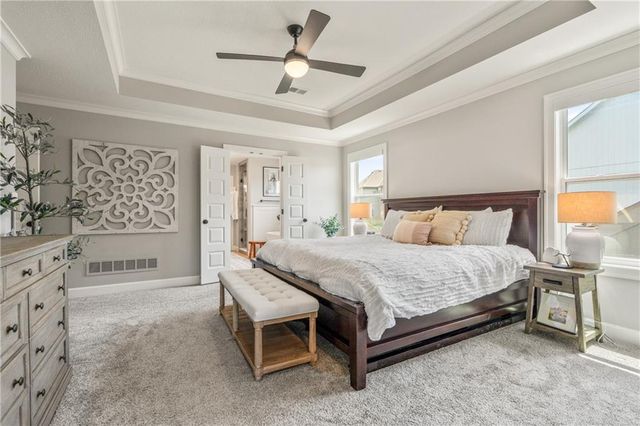 11563 S Montclaire Drive, Olathe, KS 66061