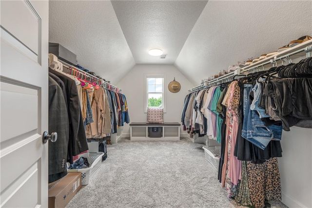 11563 S Montclaire Drive, Olathe, KS 66061