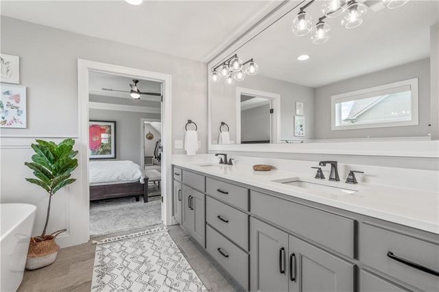 11563 S Montclaire Drive, Olathe, KS 66061
