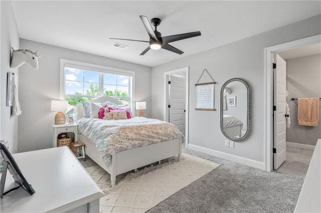 11563 S Montclaire Drive, Olathe, KS 66061