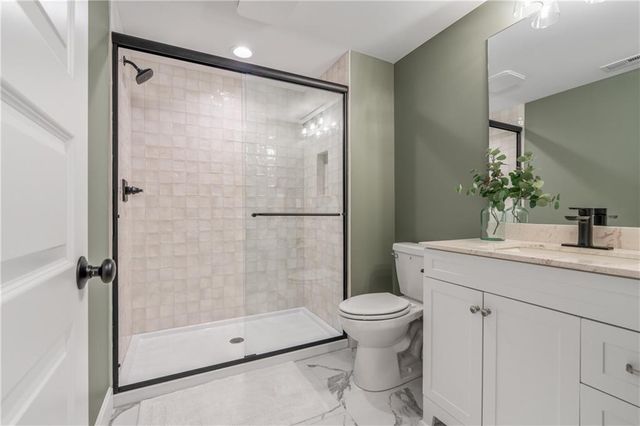 11563 S Montclaire Drive, Olathe, KS 66061
