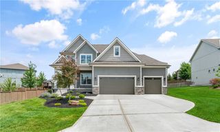 11563 S Montclaire Drive, Olathe, KS 66061