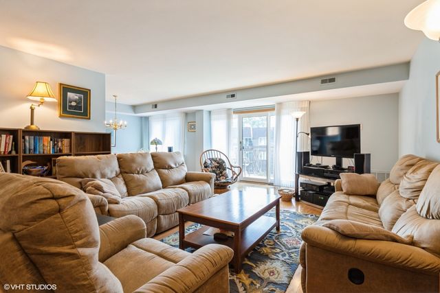 2420 W Talcott Road 213, Park Ridge, IL 60068