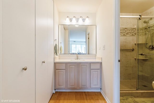 2420 W Talcott Road 213, Park Ridge, IL 60068