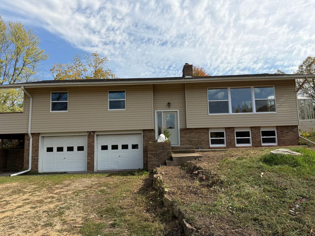 427 N Glover Road, Hudson, WI 54016 — exterior