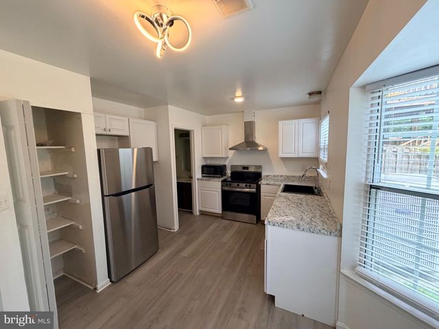 6907 STORCH CIR, Lanham, MD 20706