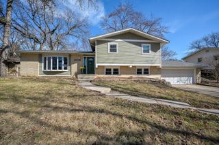 6825 Meadowcrest Drive, Downers Grove, IL 60516