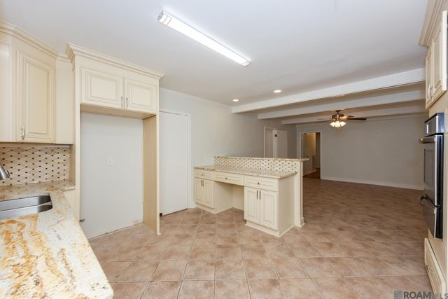 8946 Rickwood Dr, Baton Rouge, LA 70810