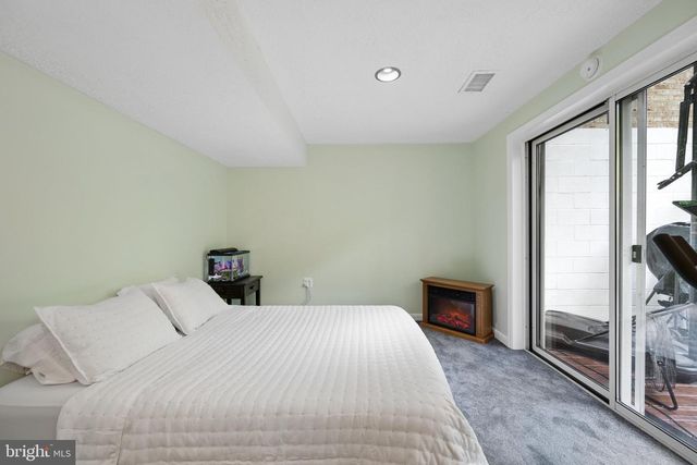941 PAULSBORO DR, Rockville, MD 20850